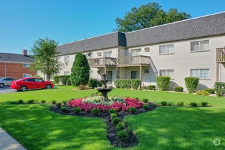 881 S Lorraine Rd, Wheaton, IL 60189