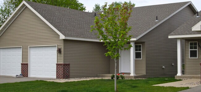 2404 3rd Ave SE unit A, Willmar, MN 56201 - photo 2