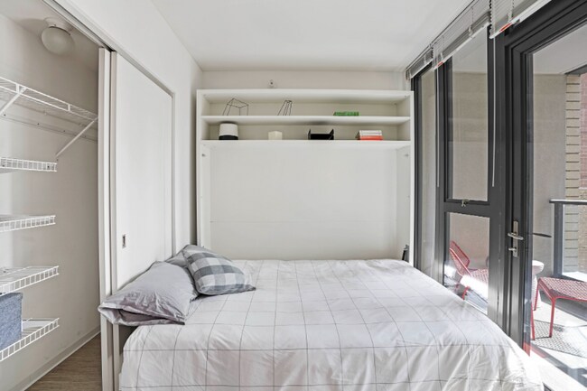 181 W Superior St, Chicago, IL 60654 - photo 5