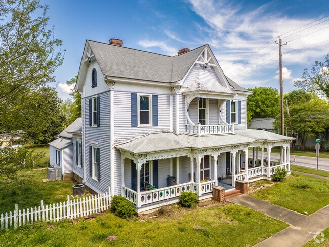 Historic victorian homes of Lamar County can be found in Barnesville, GA.