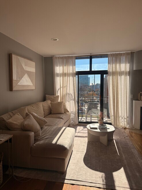 651 N Milwaukee Ave unit 301, Chicago, IL 60642 - photo 1