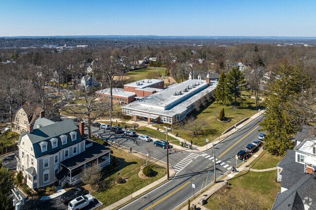 Lincoln-Hubbard School is the top-rated elementary school in Summit, NJ.