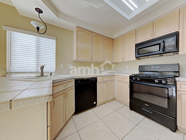 8443 Chinook Candy Ct, Las Vegas, NV 89113 - photo 3