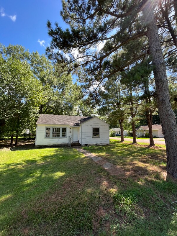 200 King St, Batesville, MS 38606