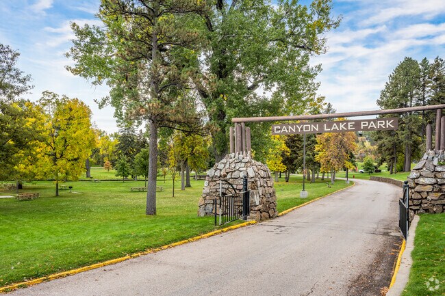 Canyon Lake Park is a fabulously clean family friendly park.
