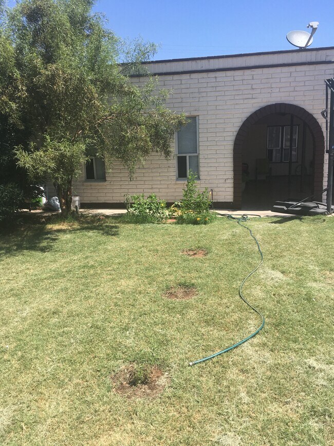 Triplex at 1149 N April Cir