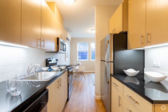 Studio, 1BA - 367 SF