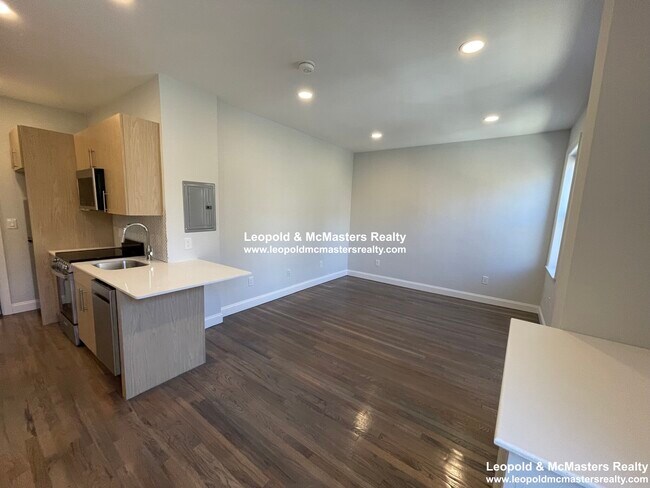 29 Queensberry St unit 9, Boston, MA 02215 - photo 6