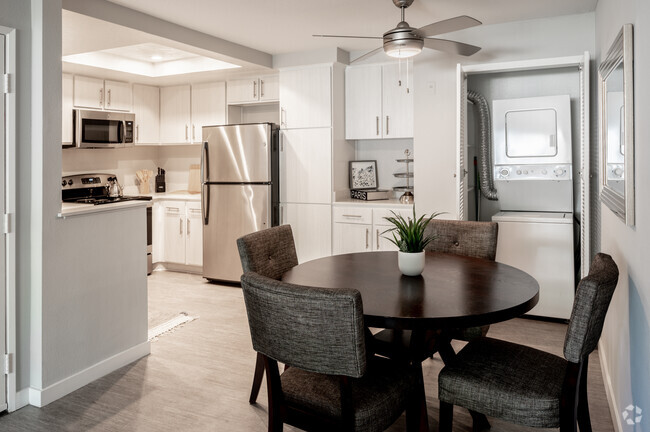 2BR, 2BA - 949SF