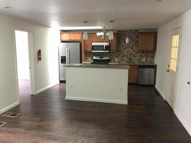 102 N Gilfillan St, Franklin, PA 16323 - photo 2