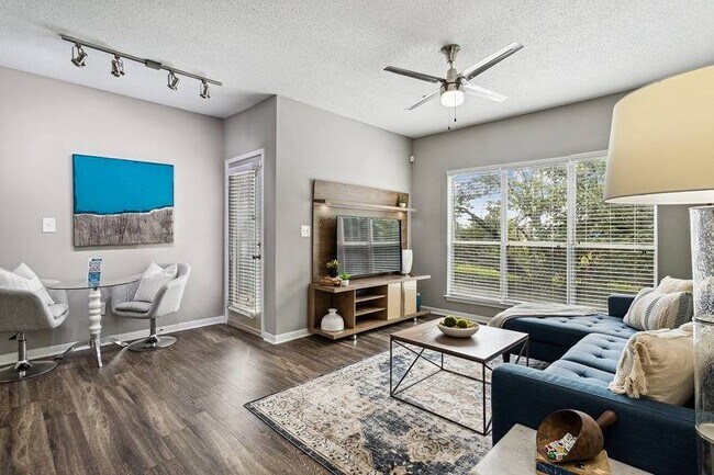 1BR, 1BA - 745SF (The Piedmont) - Living - Kitchen