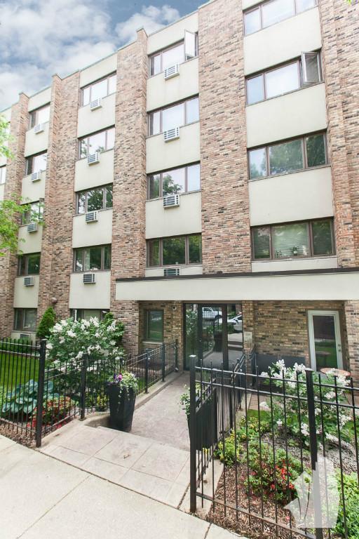 630 W Wrightwood Ave, Chicago, IL 60614