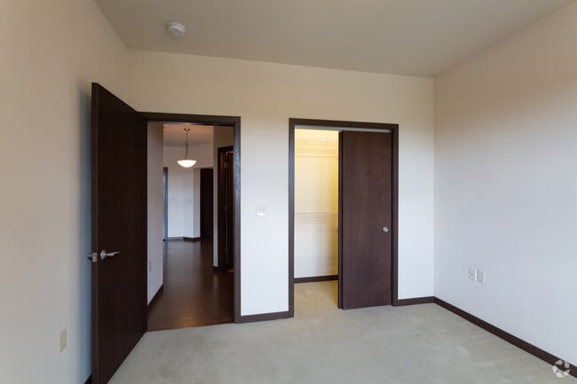 2BR, 2BA- B4