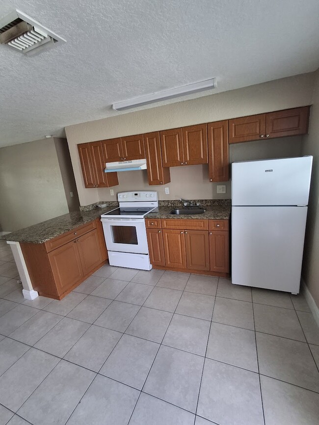 2820 Avenue S Unit 14, Riviera Beach, FL 33404