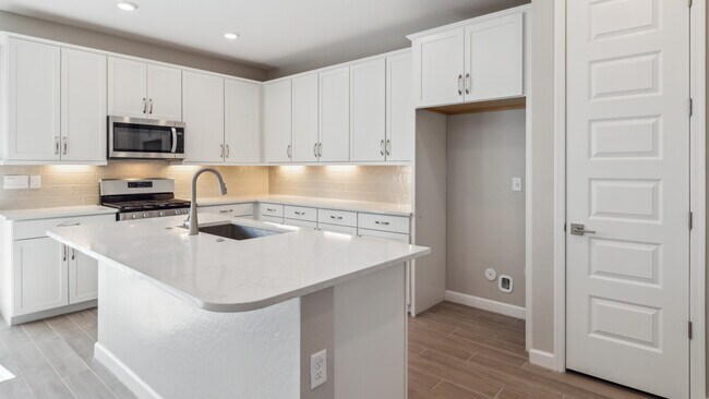 5810 E Zachary Dr, Phoenix, AZ 85054 - photo 7