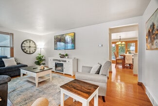 1077 Liberty St, Green Bay, WI 54304