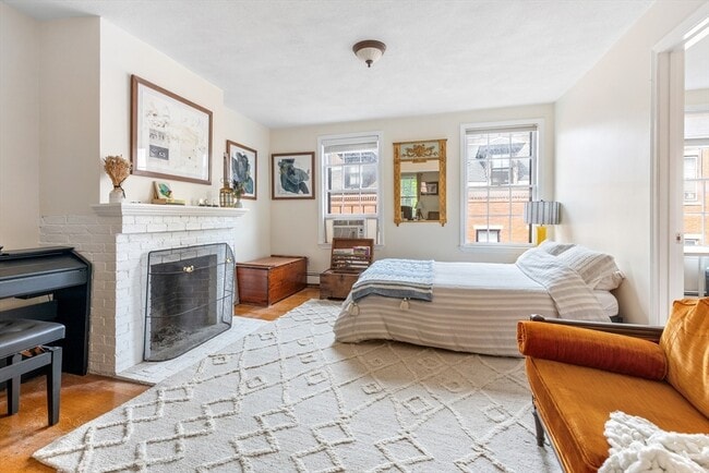 86 W Cedar St, Boston, MA 02114 - photo 2