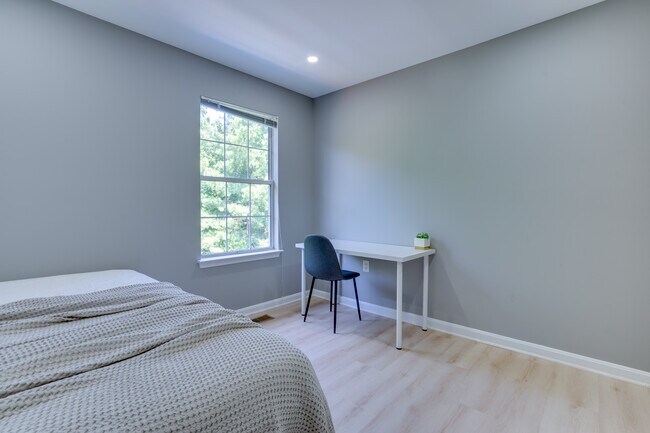 13032 Limestone Ct unit Basement Suite, Clifton, VA 20124 - photo 4