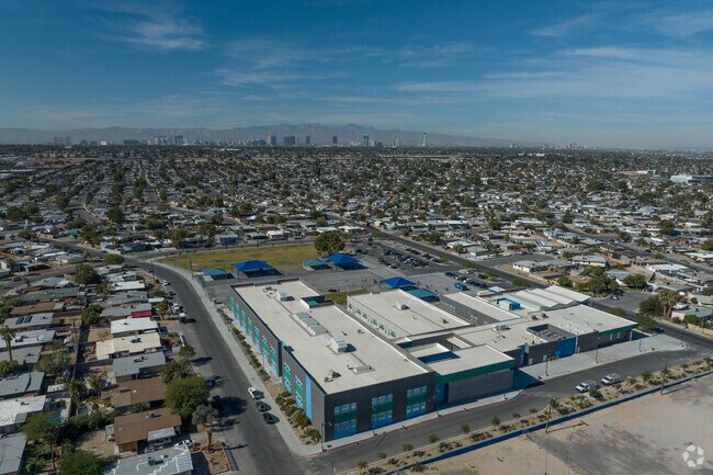 At J M Ullom Elementary School, the student-teacher ratio is 23.