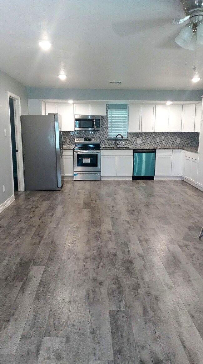 25745 Dulaney St, Splendora, TX 77372 - photo 5