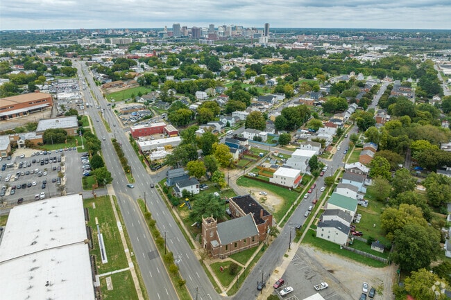 Oak Grove, located south of Richmond, has easy access to downtown.