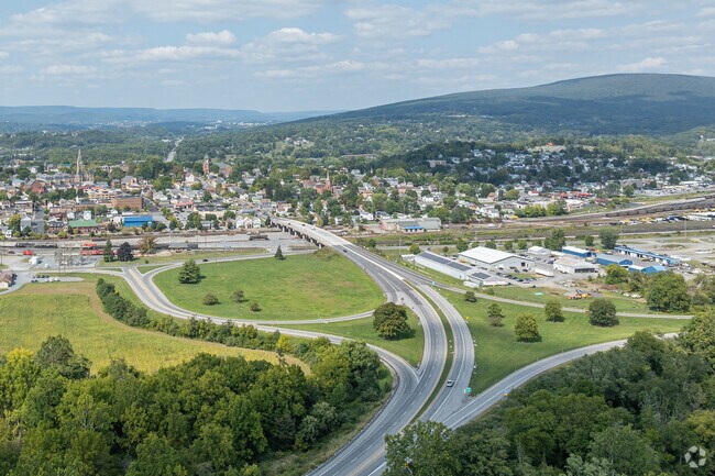 Hollidaysburg is about 3 miles south from Lakemont.