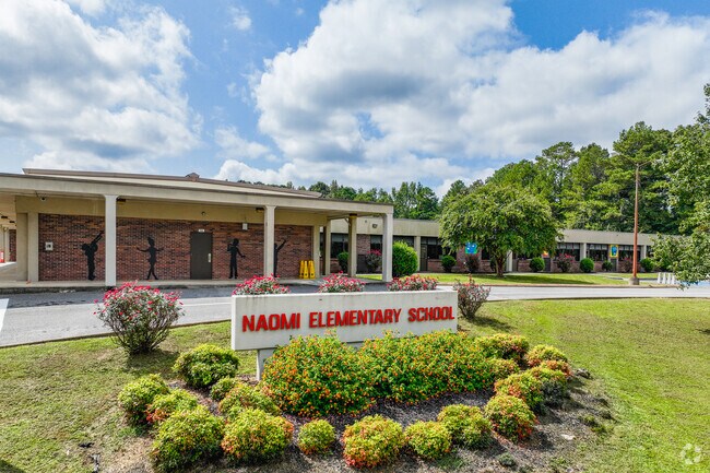 Naomi Elementary School is located at 4038 E Highway 136, LaFayette, GA 30728.