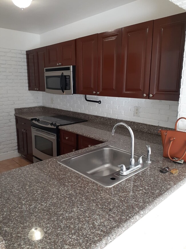 2735 W 66th St Unit 12-23, Hialeah, FL 33016