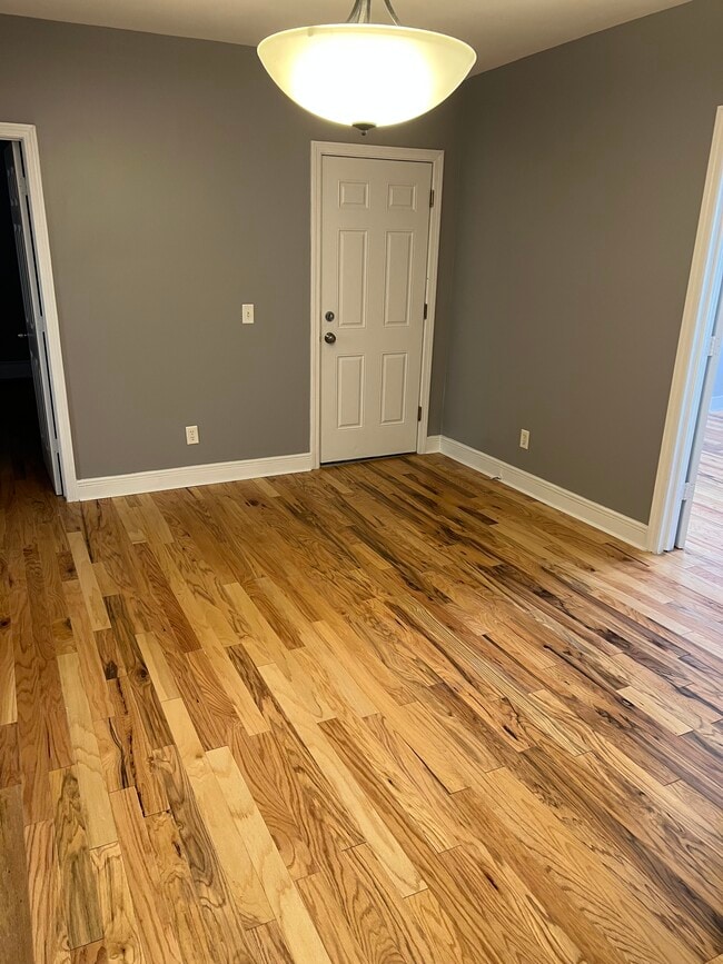 498 Washington Ave unit 498 Washington avenu, Waterbury, CT 06708 - photo 7