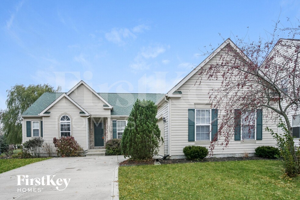 6565 Hunters Ridge S, Zionsville, IN 46077 - photo 1