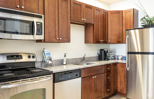 1BR, 1BA - 647 SF