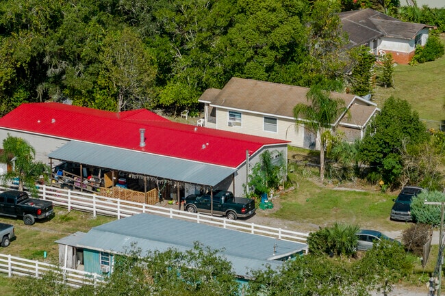 This row of homes in Pierson provides privacy with the ample trees in the area.