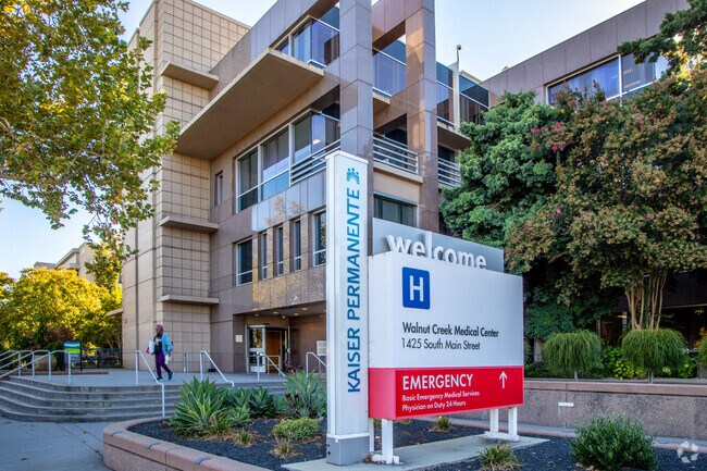 Walnut Knolls neighbors Kaiser Permanente Walnut Creek Medical Center.