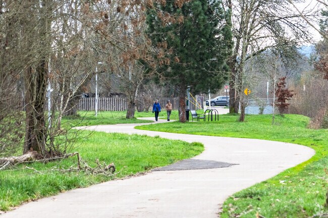 The Fern Ridge Trail in the Far West Neighborhood.