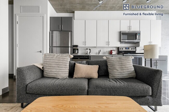 215 W Lake St unit FL8-ID1344, Chicago, IL 60606 - photo 2