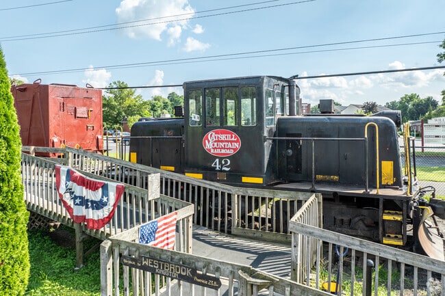 Stone Ridge is near the Catskill Mountain Railroad, which offers holiday cheer.