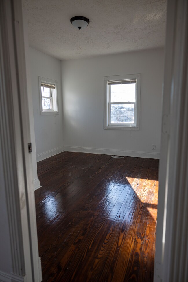 175 Gillette Ave unit 2, Louisville, KY 40214 - photo 4