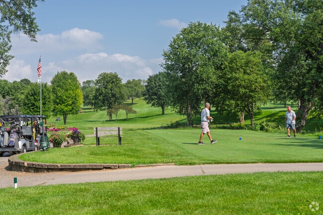The Le Sueur Country Club offers a classic parkland-style golf experience.