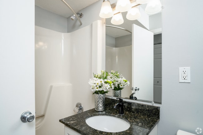 168 Fox Hill Ln unit Studio, Enfield, CT 06082 - photo 7