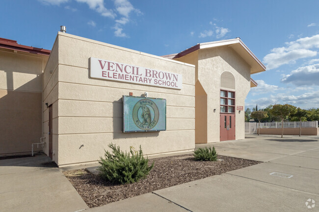 The Vencil Brown Elementary School serves K-5 students living in and near Highland Reserve, CA.