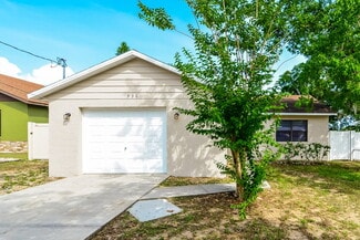 936 Dora Ave, Tavares, FL 32778