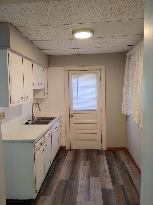 2317 Broad St unit . 1, Parkersburg, WV 26101 - photo 4