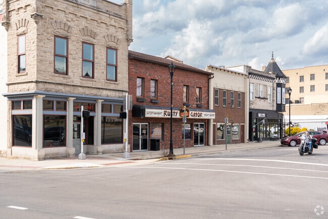 Downtown Bedford is lined with local shops, boutiques, and restaurants.