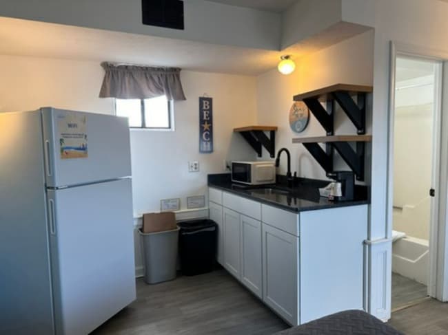 147 Ashworth Ave, Hampton, NH 03842 - photo 7