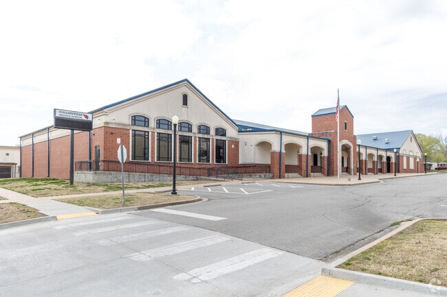 Collinsville Middle School serves students in grades 7th and 8th.