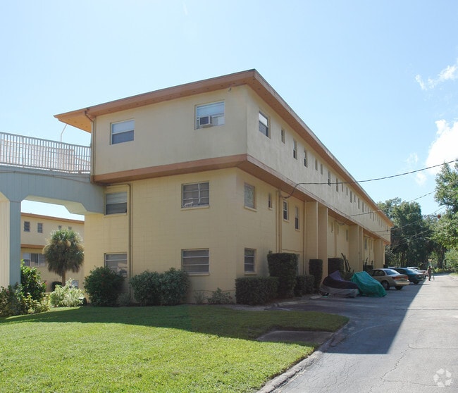 Riverside Village Apartments
