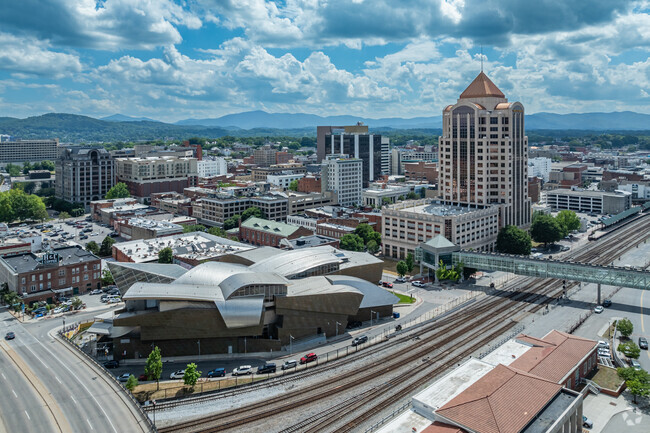 Gainsboro is just minutes from the bustling life of Downtown Roanoke.