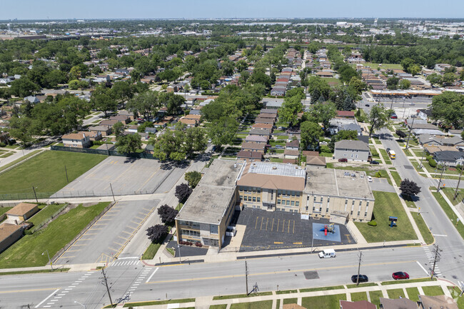 McKinley Elementary School is conveniently located in a residential area.