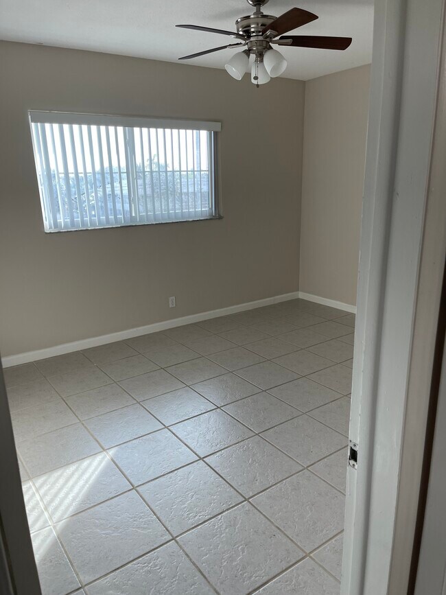 Crystal Lake 941 unit 312, Pompano Beach, FL 33064 - photo 5