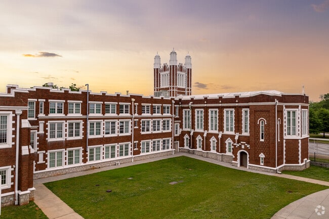 Carver High School receives a 1 rating from GreatSchools.